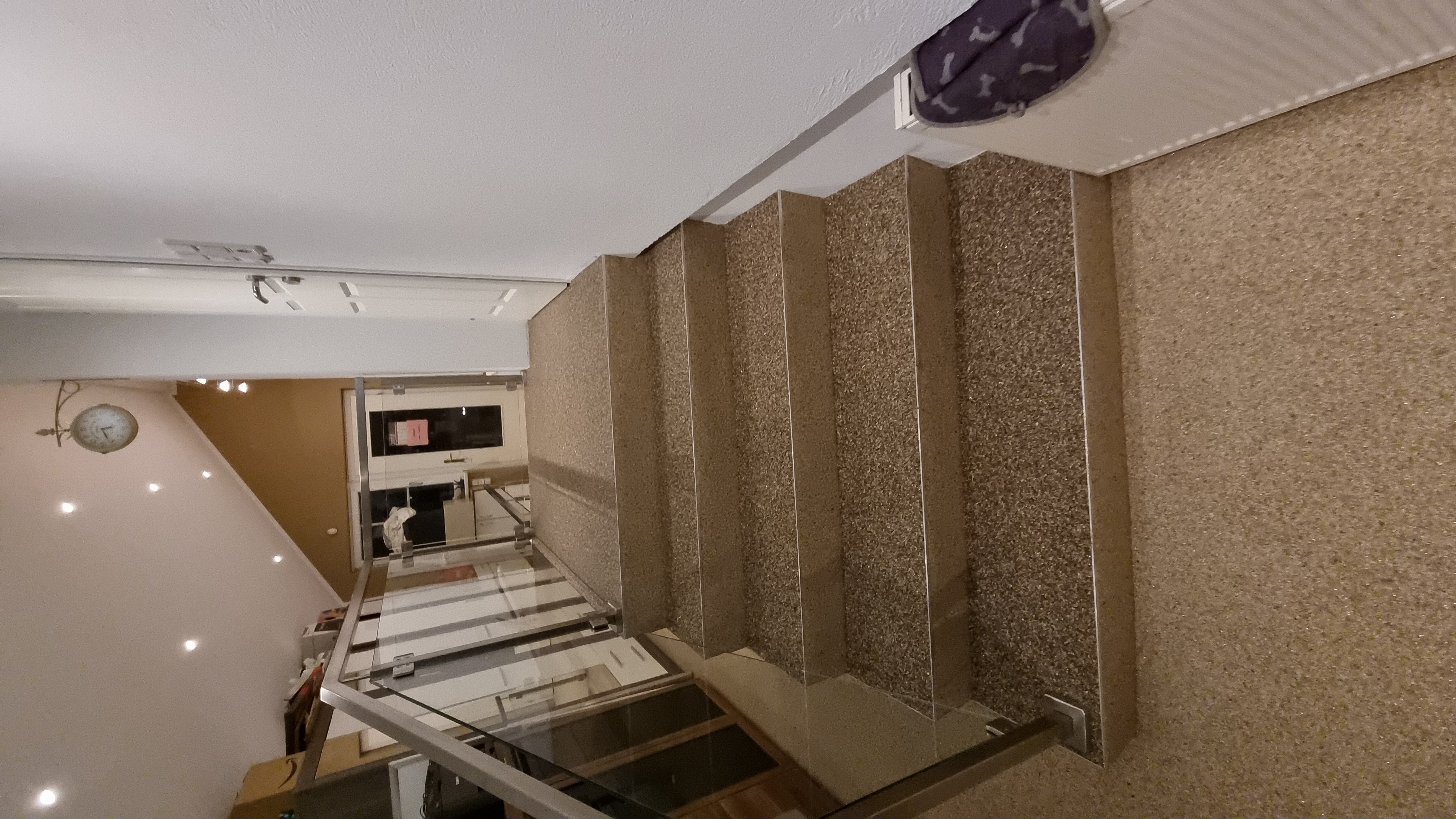 Steinteppich Innenbereich mit Treppe